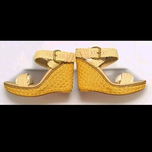 Stuart Weitzman - Alex - Ivory Crochet - Wedge Sandals - 9.5 NWB - Picture 2 of 11